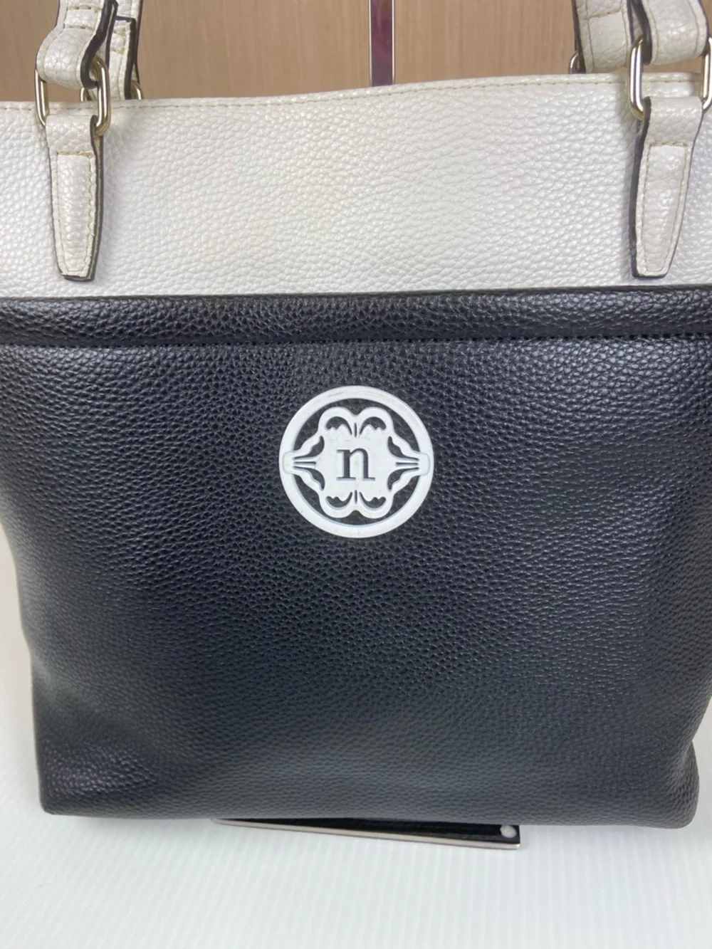Nanette Lepore Black & White Pebbled Tote Shoulder Bag - Picture 2 of 16